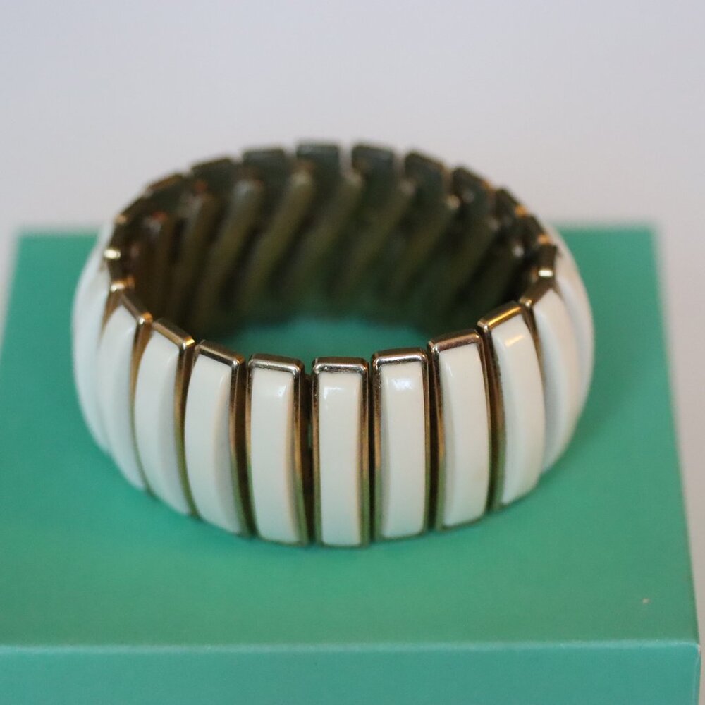 Vintage Signed Arpeggio Expansion Stretch Bangle Bracelet White Acrylic
